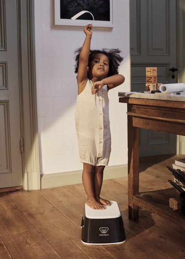 Step Stool Black/White BabyBjörn