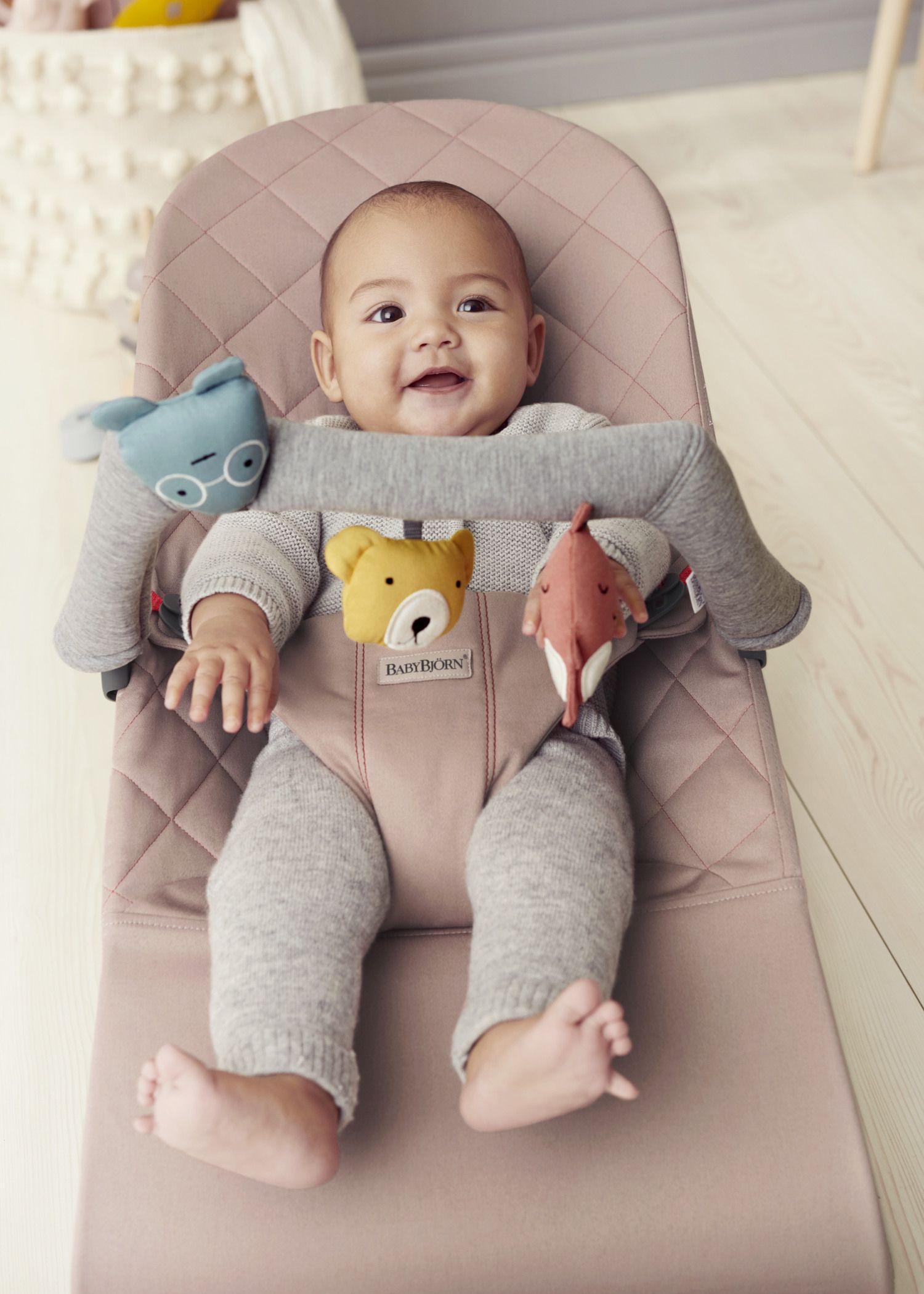 Bouncer Bliss with toy bar Soft friends  - BabyBjörn