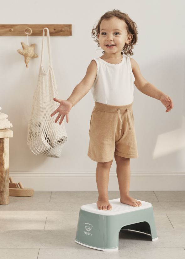Step Stool Deep green/White BabyBjörn