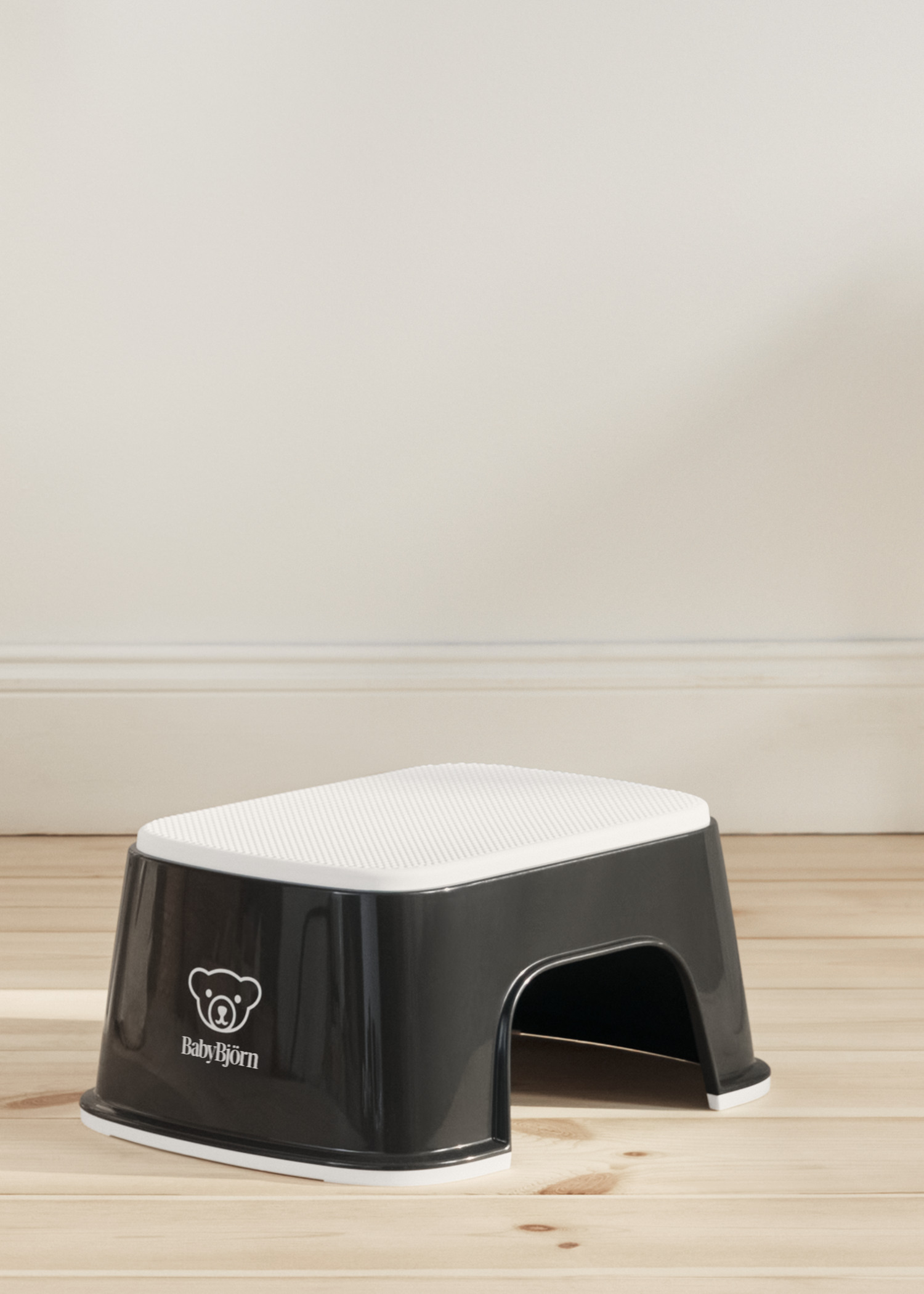 Stable, non-slip step stool | BabyBjörn