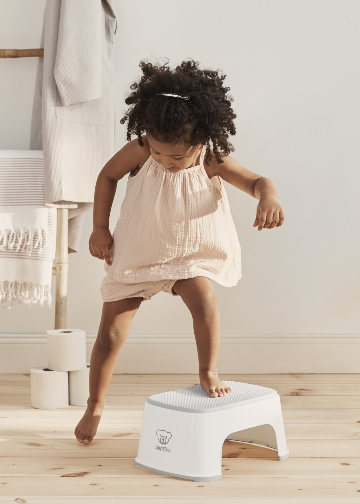 【sYs】BABYBJORN ハイチェア ホワイト Stable, non-slip step stool | BabyBjörn