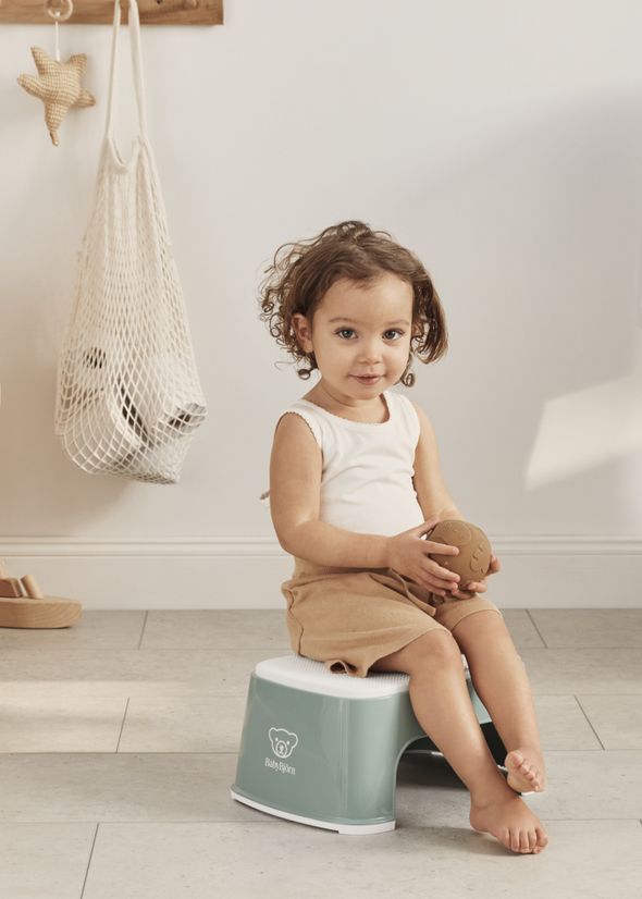Step Stool Deep green/White BabyBjörn