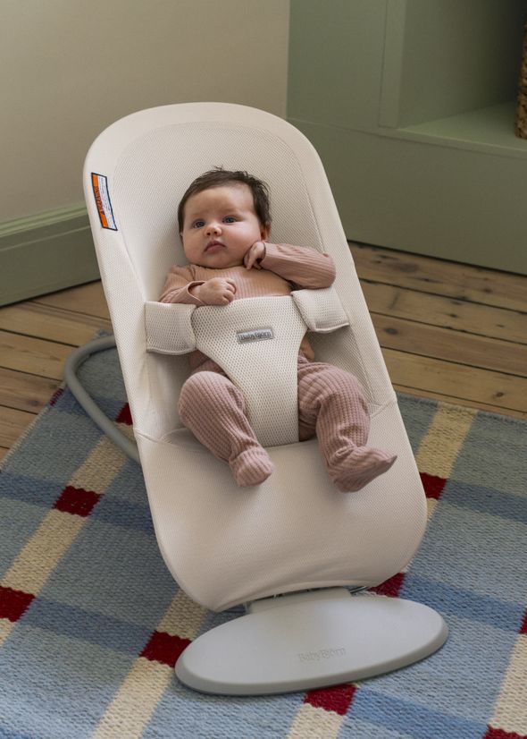 Bouncer Begin in cream colored airy mesh - BabyBjörn