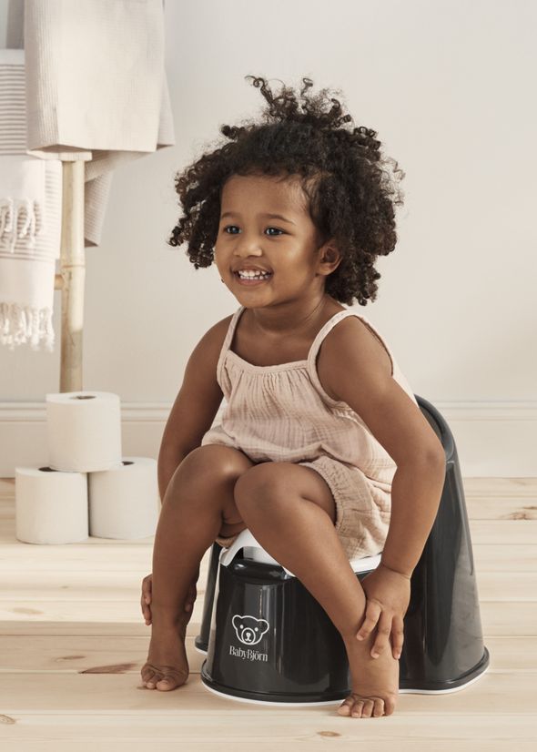 Potty Chair in black and white BPA-free plastic - BabyBjörn