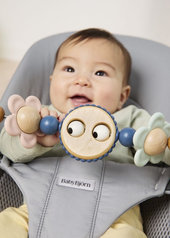 Bouncer Balance Soft in Light grey Woven/Jersey Trifabric toy bar Googly eyes pastel