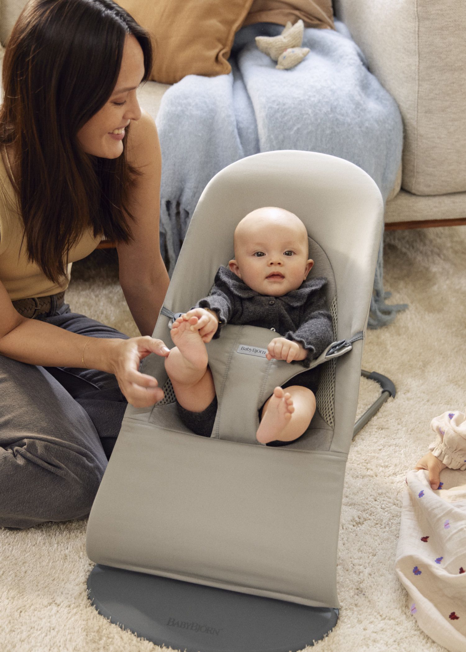 Bouncer Balance Soft in Sand grey beige Woven/Jersey Trifabric - BabyBjörn
