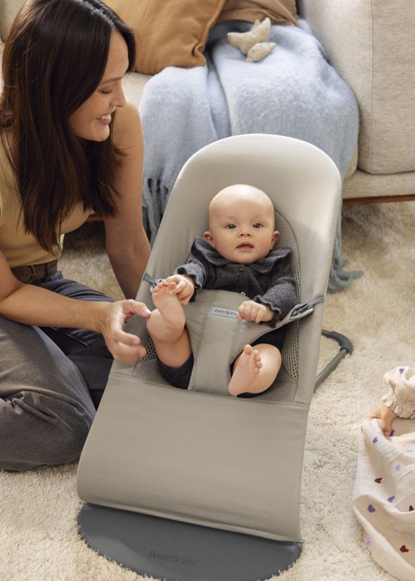 Bouncer Balance Soft in Sand grey beige Woven/Jersey Trifabric - BabyBjörn