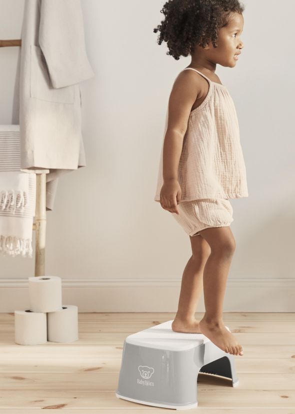 Step Stool Gray/White BabyBjörn