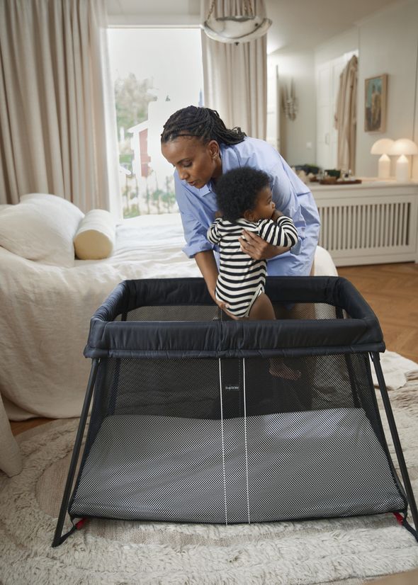 Travel Crib Light Black mesh - BabyBjörn