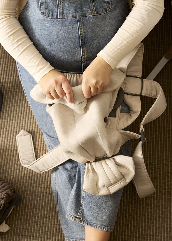 Baby Carrier Mini in Light beige 3D Jersey, perfect for baby registry - BabyBjörn