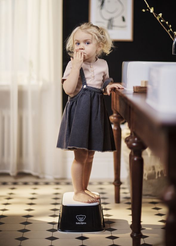 Step Stool Black/White BabyBjörn