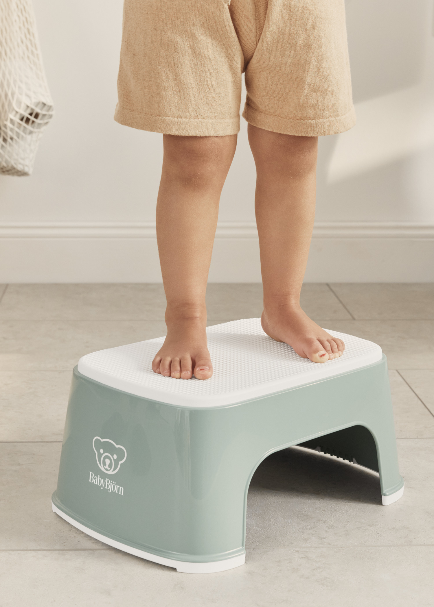 Petit Tabouret Enfant Peint Main – Style Folklorique Signé Spanninger – Pièce Unique