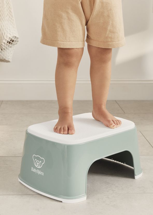 Step Stool Deep green/White BabyBjörn