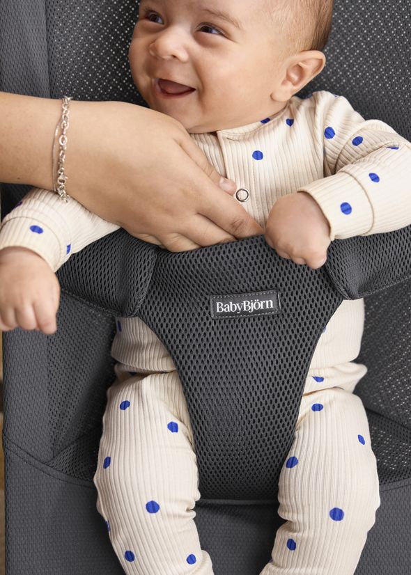 Bouncer Begin in dark grey airy mesh - BabyBjörn
