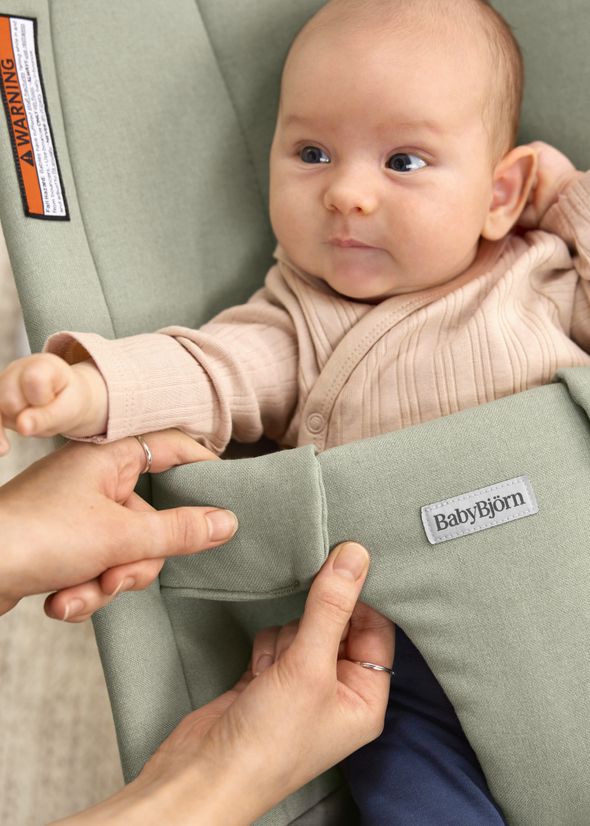 Bouncer Begin in Light green brushed woven - BabyBjörn
