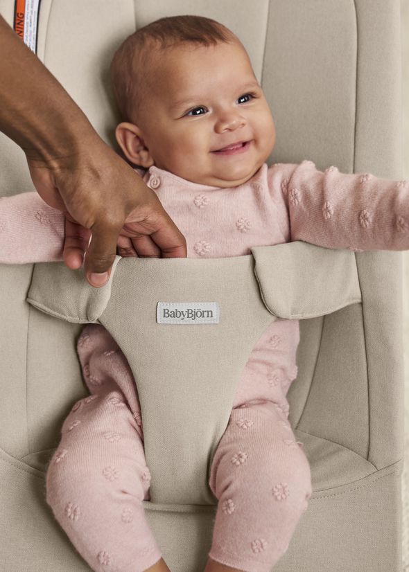 Bouncer Begin in sand grey brushed woven - BabyBjörn