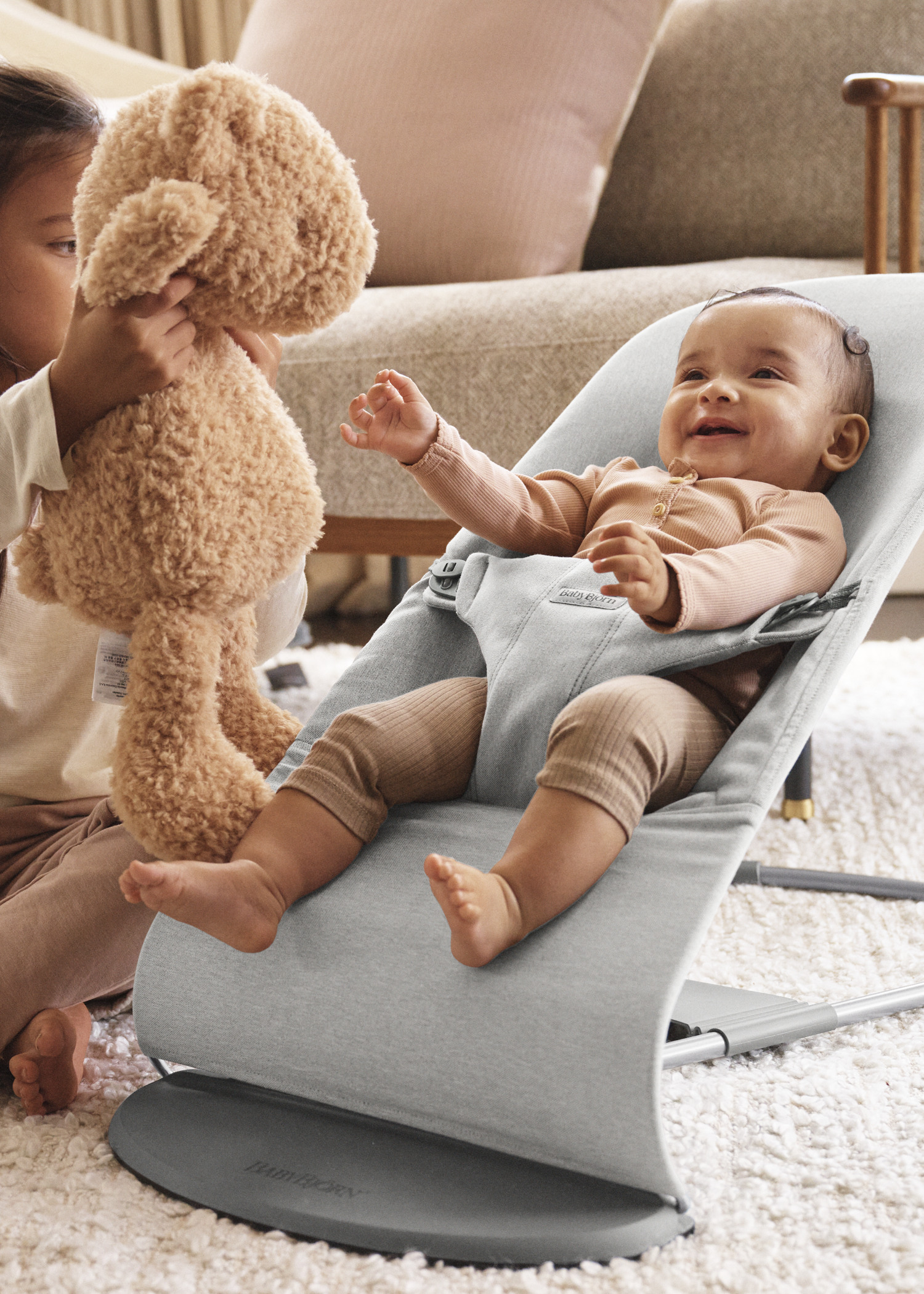 Alternativ bild 1 för BabyBjörn Babysitter Bliss Woven (Light Grey Melange)