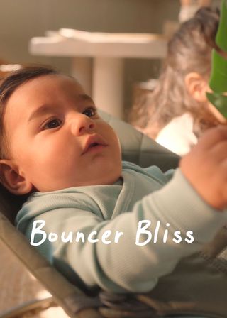 006046-bouncer-bliss-dark-green-woven-clasic-quilt-feature-video-babybjorn-1x1-clean-01