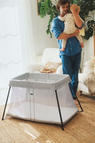 Travel Crib Light in silver mesh - BabyBjörn