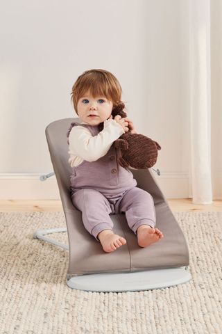 Bouncer Bliss Sand gray - Cotton, Petal quilt - Light gray frame BabyBjörn