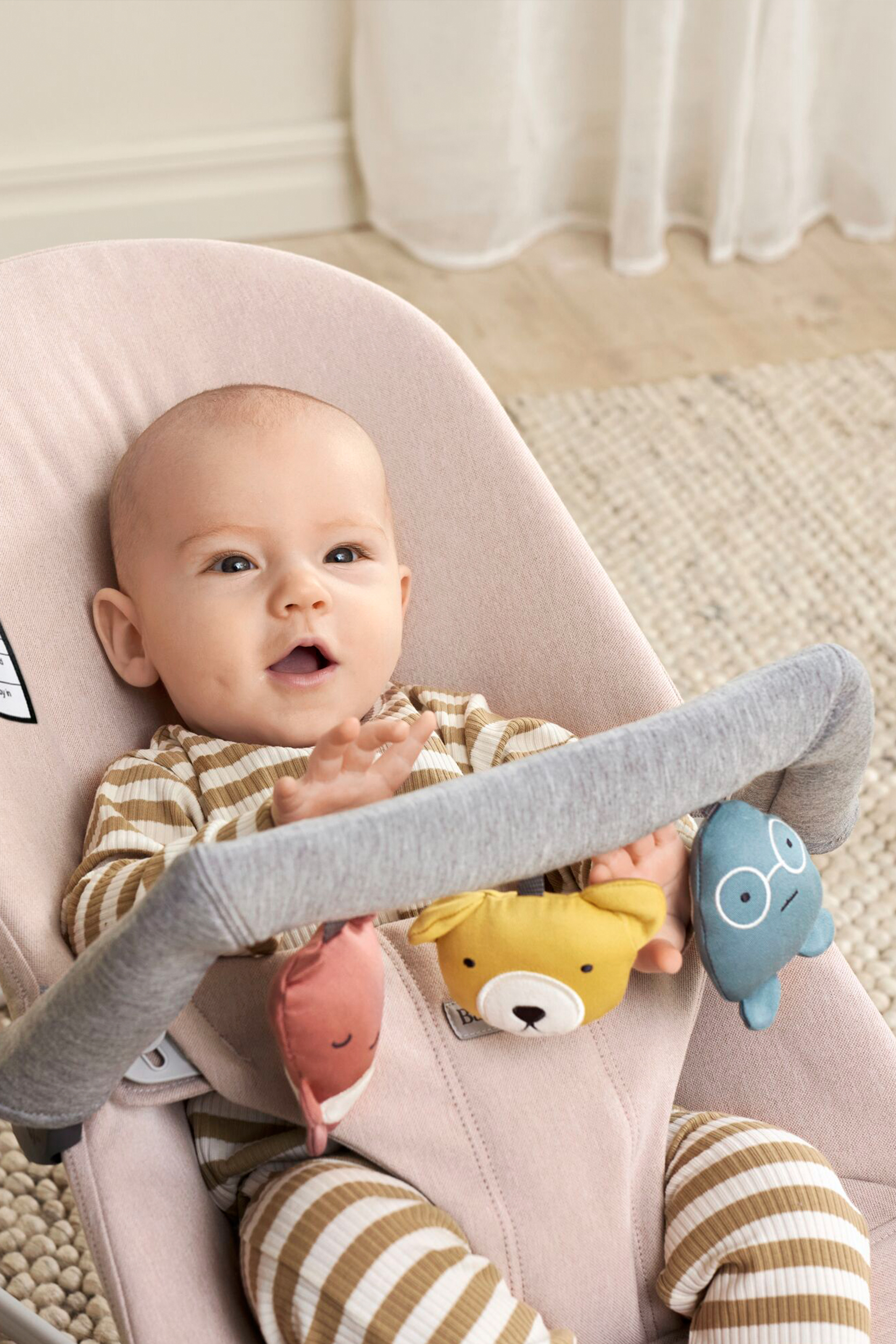 Soft and fun toy for baby bouncer | BabyBjörn