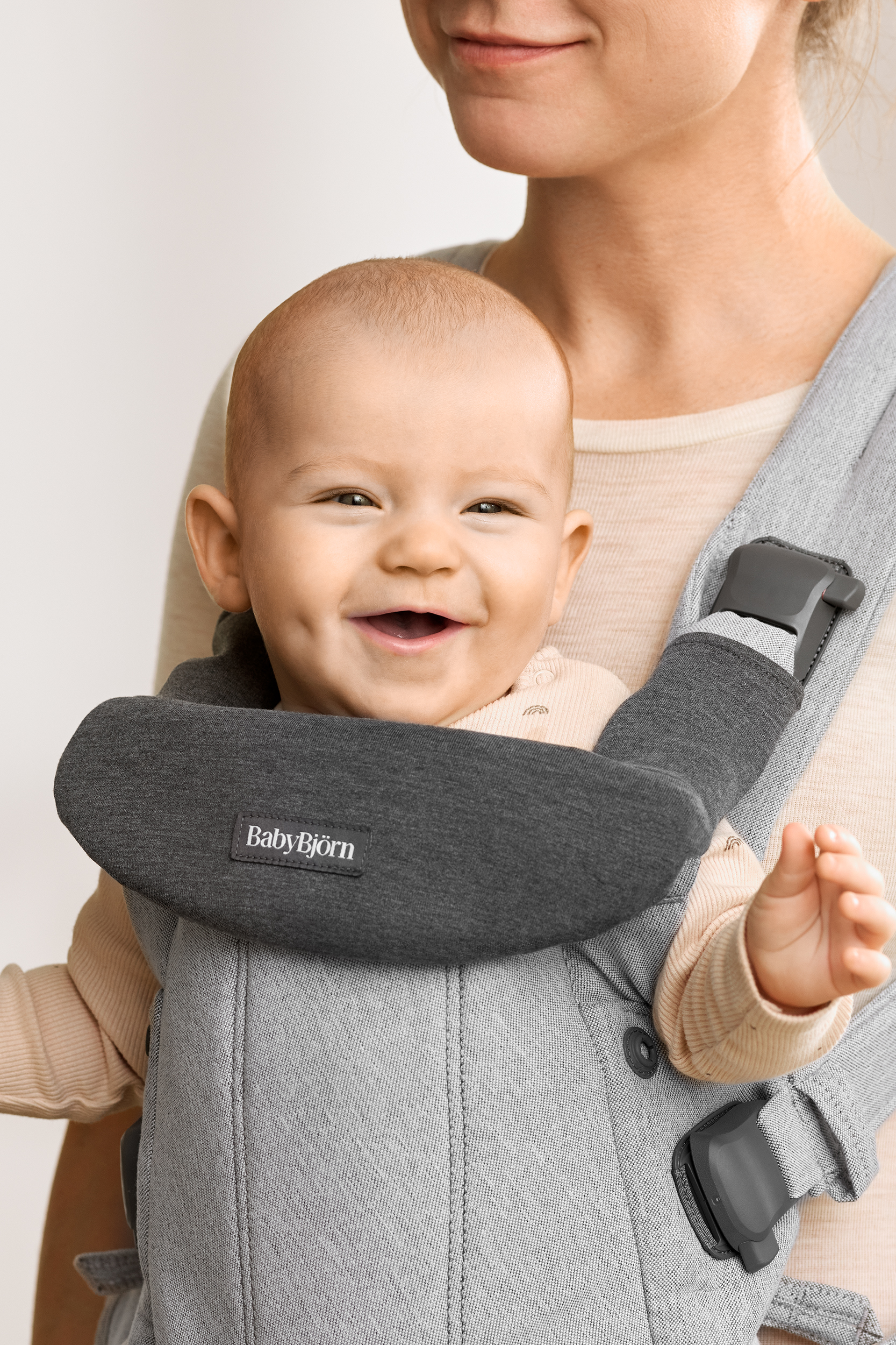 Alternativ bild 1 för BabyBjörn Haklapp till Harmony Bärsele Jersey (Dark Grey)