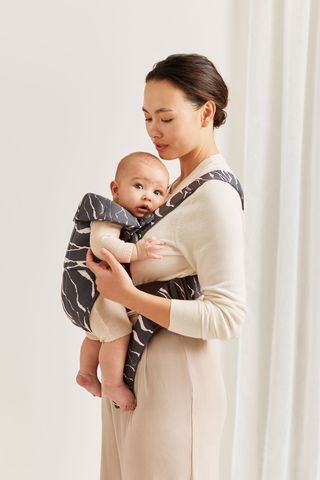 Porte bébé babybjorn et sa cape en polaire - BabyBjörn