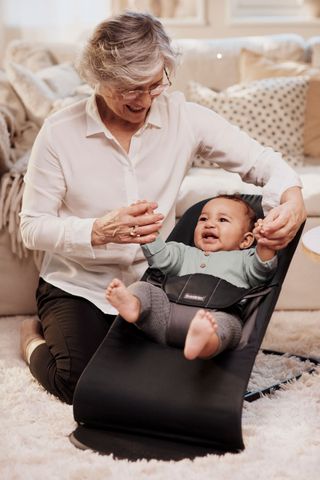 Transat Balance SOFT Noir et Gris foncé - BabyBjörn, en Coton - Le Trésor  de Bébé