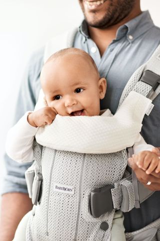 Baby bjorn carrier one best sale front facing