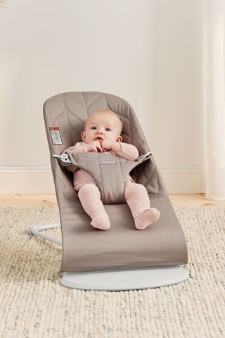 Bouncer Bliss Sand gray - Cotton, Petal quilt - Light gray frame BabyBjörn