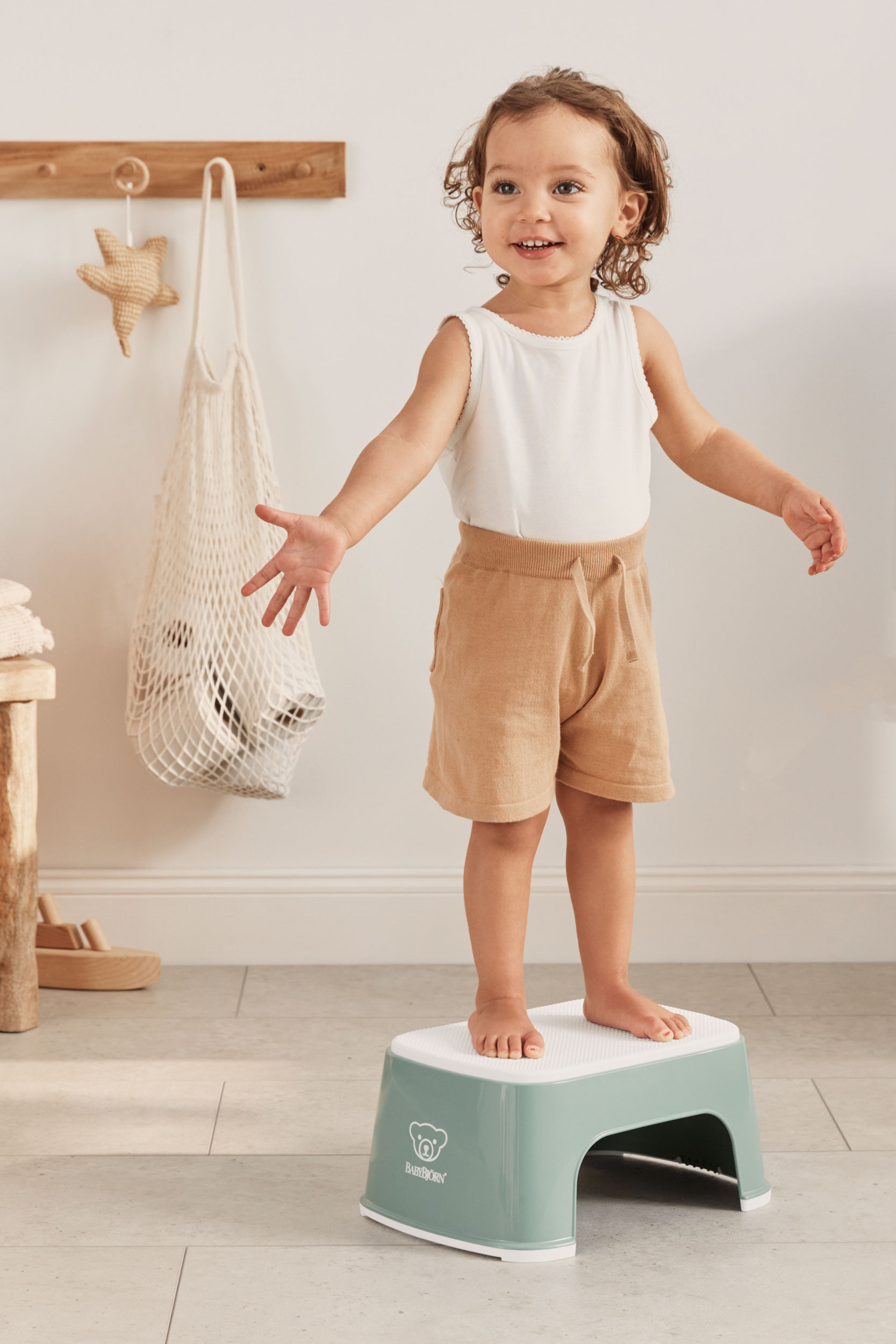 Stable, non-slip step stool | BabyBjörn
