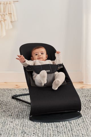 HAMACA BALANCE SOFT MESH GRIS CLARO /BLANCO BABYBJORN BASTIDOR NEGRO