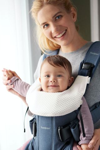 Ergo 360 teething outlet bib