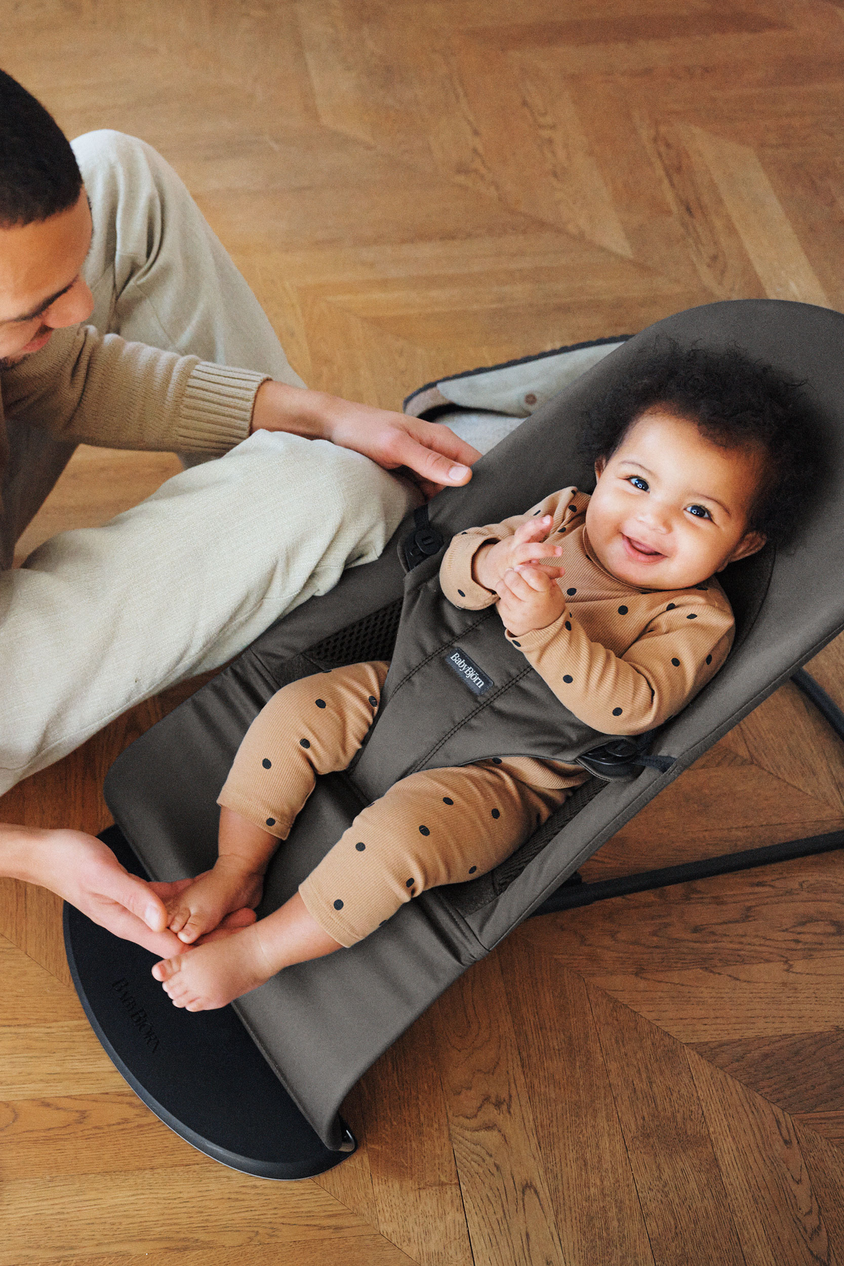 Alternativ bild 1 för Babybjörn Balance Soft Tri-Fabric. mörkgrå, mörkgrå