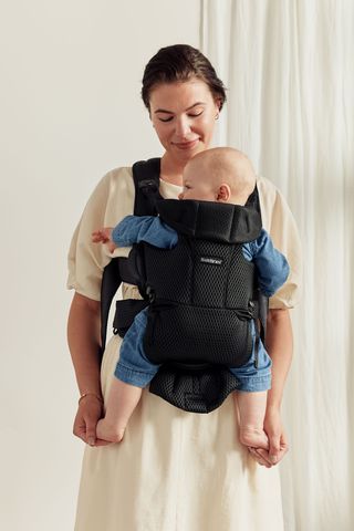 Mochila Portabebé Mini Negro 3D BabyBjörn