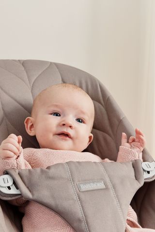 Bouncer Bliss—cozy for your newborn | BabyBjörn