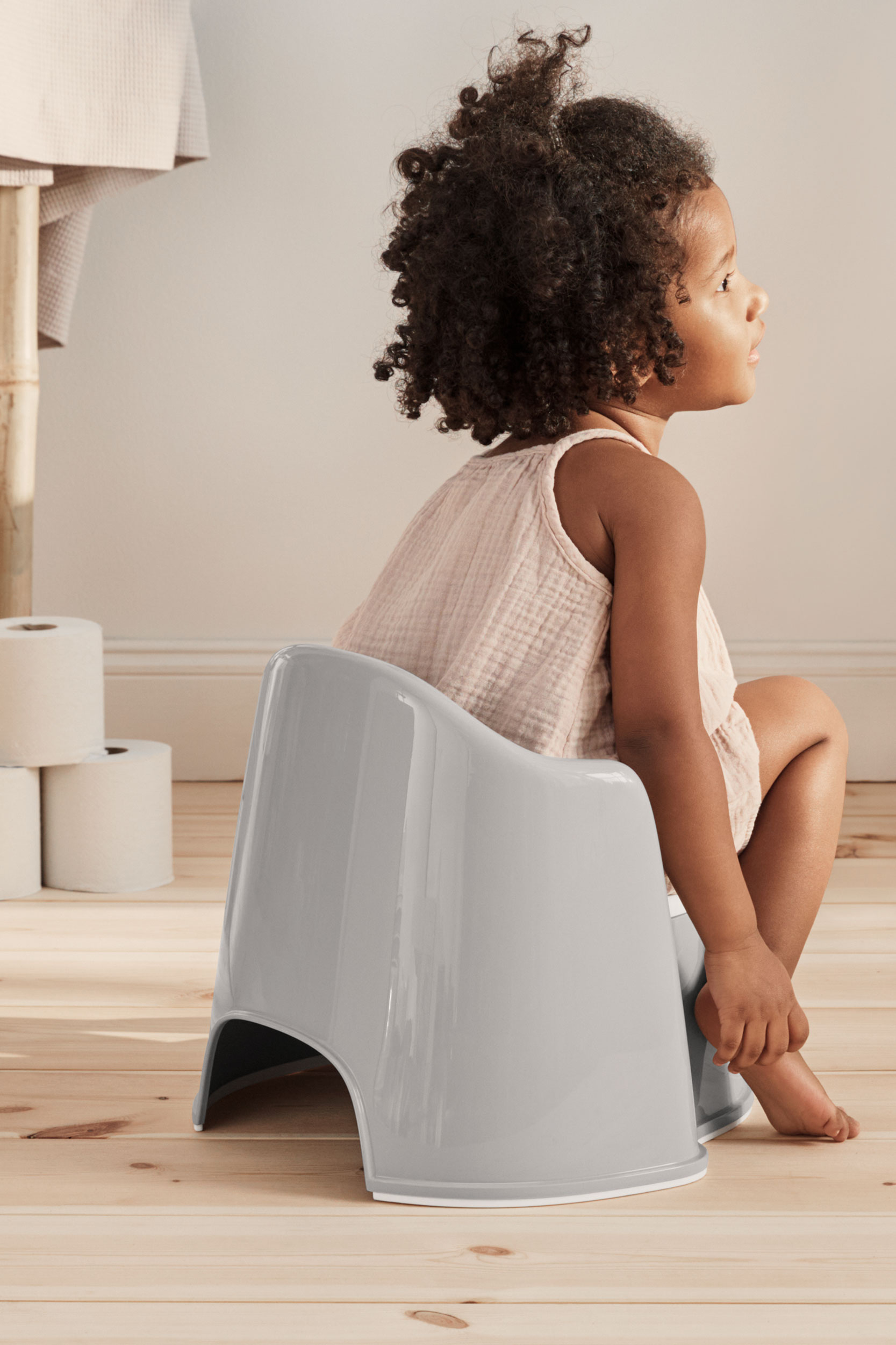 BABY BJORN ハイチェア ホワイトグレー Comfy potty chair in lovely colors | BabyBjörn
