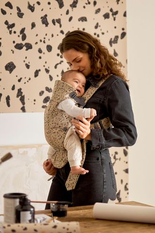 Baby Carrier Mini in Beige/Dark gray woven print - BabyBjörn