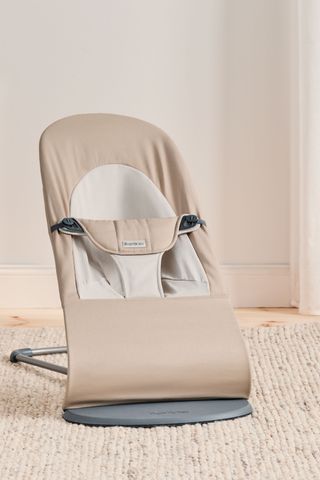 Hamaca BabyBjorn Blance Soft Caqui-Beige — Castellvell - Puericultura