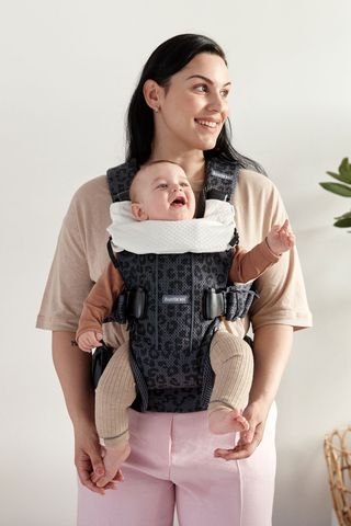 Baby Carrier One Air Anthracite Leopard Mesh 3d BabyBjörn