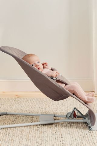 Bouncer Bliss Sand gray - Cotton, Petal quilt - Light gray frame BabyBjörn