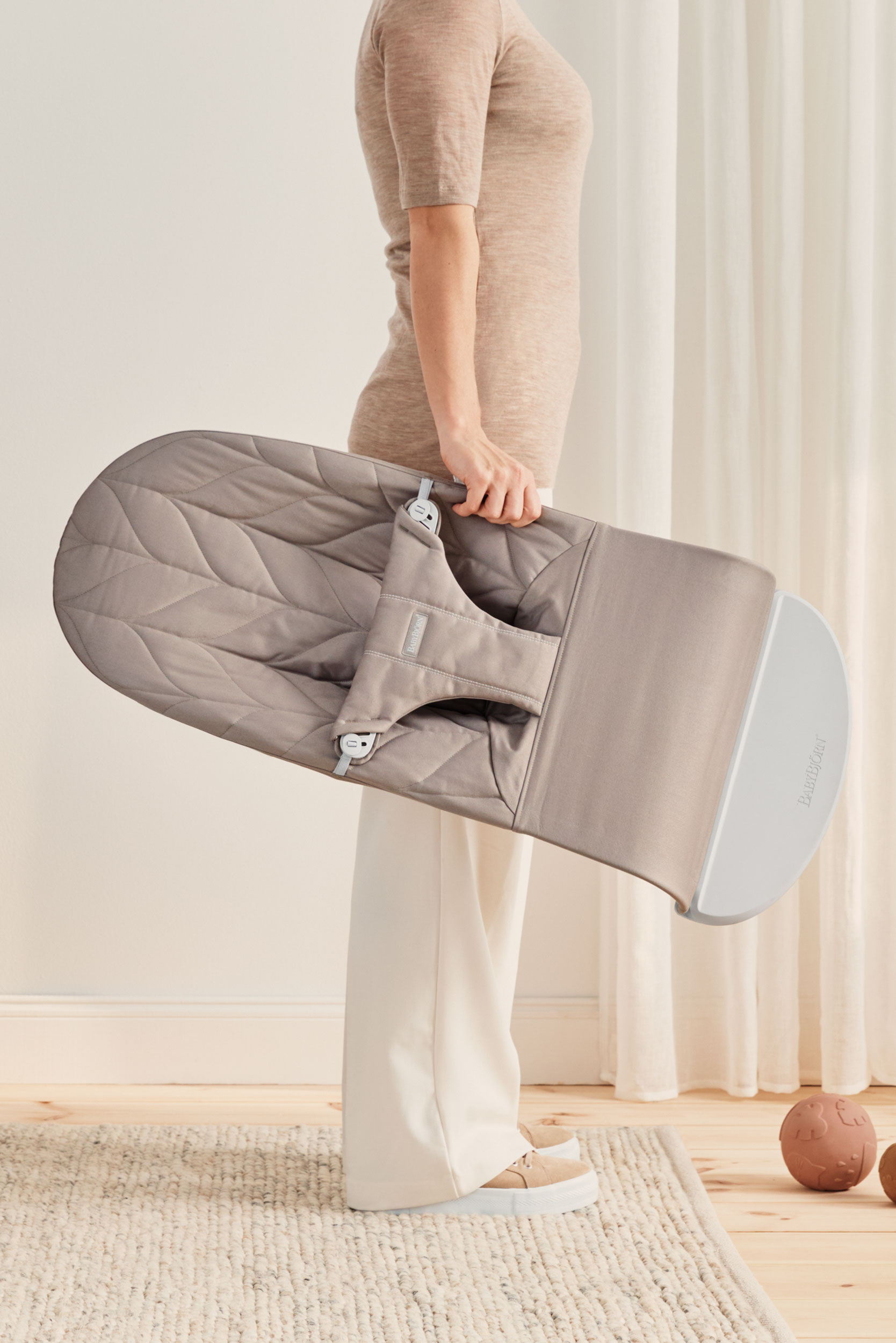 Transat Bliss - Gris sable / Tissé, matelassage Pétale / Gris clair (BabyBjörn) - Image 8