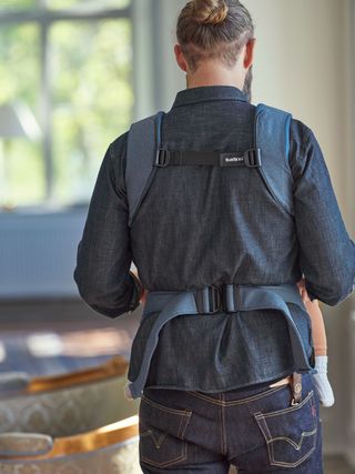 Mochila Porta Bebé One de BabyBjörn, ergonómica y muy cómoda para recién  nacidos y hasta los 15 kg de peso