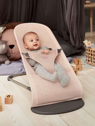 Bouncer Bliss in Pearly pink mesh - airy and soft - BabyBjörn