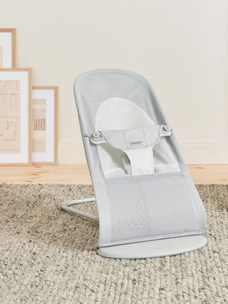 Transat Balance SOFT Noir et Gris foncé - BabyBjörn, en Coton - Le Trésor  de Bébé