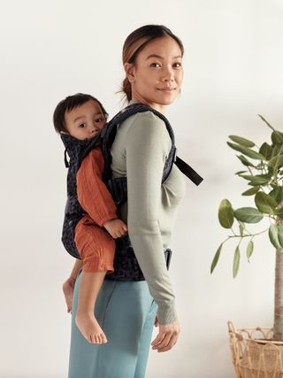 MOCHILA PORTABEBE ONE BABYBJORN MESH AZUL MARINO