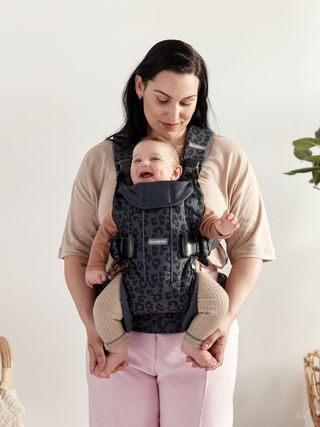 Baby Carrier One Air Anthracite/Leopard - 3D Mesh BabyBjörn