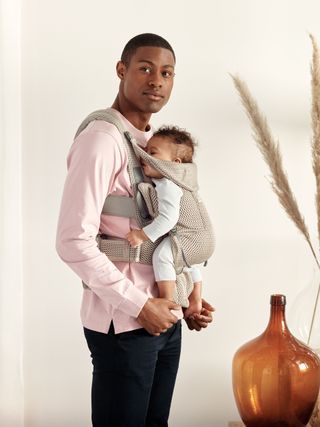 Baby carrier free your sales hands