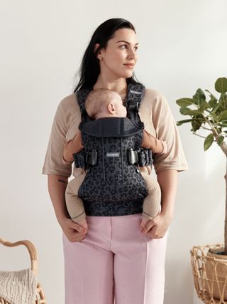 BabyBjörn - Baby Carrier One Air Anthracite Leopard 3d Mesh