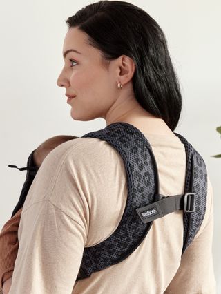 Baby Carrier One Air Anthracite/Leopard - 3D Mesh BabyBjörn